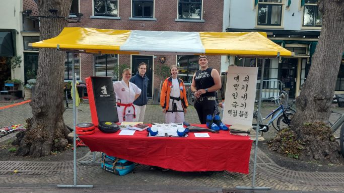 Weekend van Voorschoten 2025; Onze kraam op Voorstraat.
