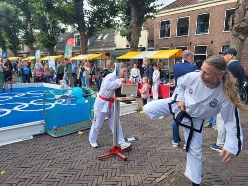 Weekend van Voorschoten 2025; Bordenbreken demonstratie.